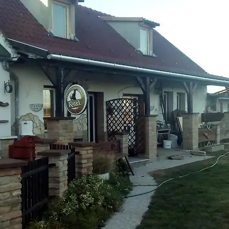 Nicoláj és Tanya Pensión Dég