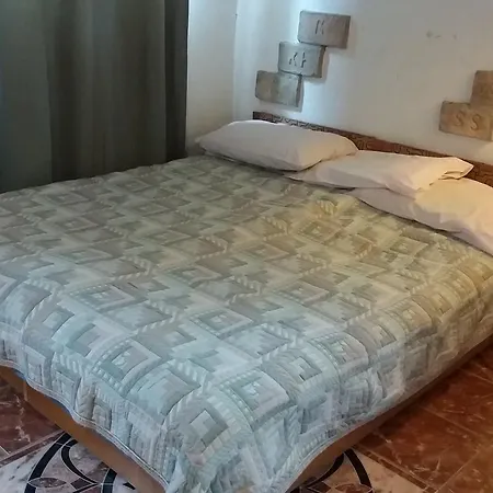 Nicolaj Vendeghaz Es Tanya Pensjonat Dég