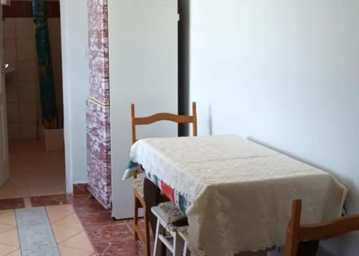 בית הארחה Nicolaj Vendeghaz Es Tanya *