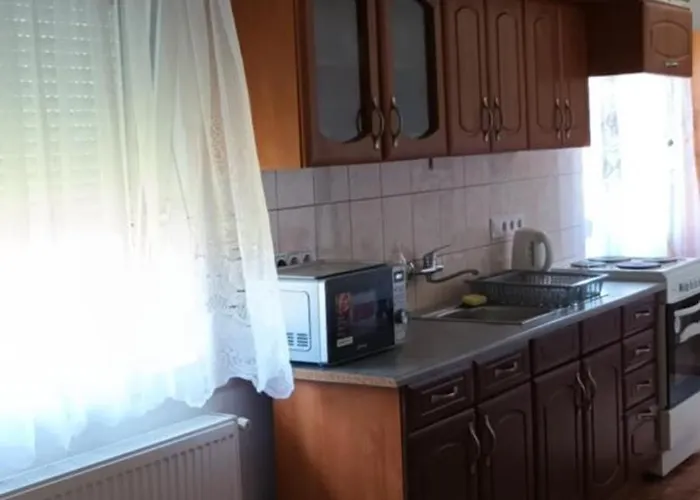 Nicolaj Vendeghaz Es Tanya בית הארחה Dég