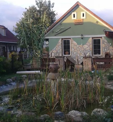 Nicolaj Vendeghaz Es Tanya בית הארחה