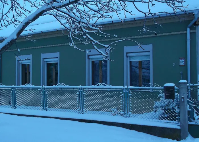 Nicolaj Vendeghaz Es Tanya בית הארחה *