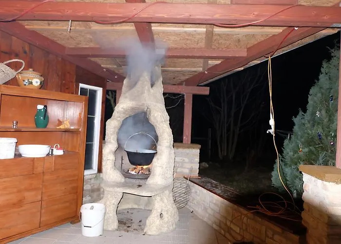 Nicolaj Vendeghaz Es Tanya בית הארחה Dég